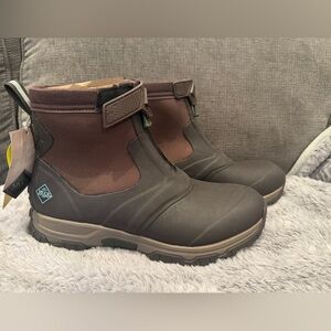Mens size 14 Muck Boots